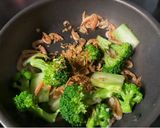 桜エビとブロッコリーの玉ねぎ麹炒め作り方4写真