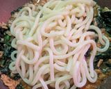 簡単★法蓮草と挽肉の焼きうどん作り方4写真