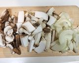 もう一品ほしい！キノコのバターぽん酢炒め作り方1写真