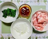 簡単ランチ！法蓮草と新玉ねぎの豚丼作り方2写真