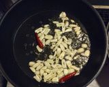 はらっぱ風唐辛子とニンニクのトマトクリームパスタ作り方1写真