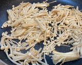 パパッと3分！えのきとカイワレの炒め物作り方3写真