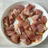 下茹でのコツでおいしく時短♪根菜と鶏肉の甘酢あん作り方2写真