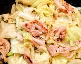 旨〜😋鶏もも肉☆キャベツにら塩麹炒め♪作り方4写真