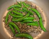 スナップエンドウとひき肉のカレー炒め作り方2写真