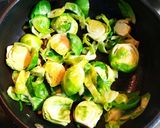 ランダムの葉が美味しい芽キャベツのソテー作り方3写真