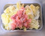 鶏もも肉とレタスの旨辛オイル鍋作り方1写真