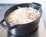 簡単手軽な【豚もやしのにんにく味噌鍋】作り方3写真