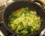野菜たっぷりブロッコリーのスープ作り方3写真