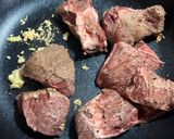 赤ワインでじっくり煮込んだ牛ほほ肉ビーフシチュー作り方1写真