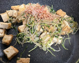 節約☆厚揚げ豆苗もやしの鰹節炒め☆作り方5写真