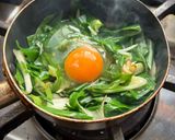 牡蠣醤油をかけて、ネギが美味しいネギ玉子作り方2写真