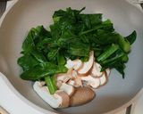 つるむらさきとしいたけの胡麻炒め作り方2写真