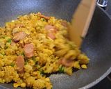 粗挽きソーセージ入りカレーチャーハン作り方11写真