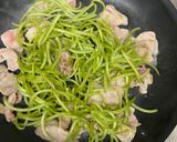 芋づるのニンニク炒め作り方3写真