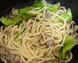 簡単★昼食！豚肉とキャベツの焼きうどん作り方5写真