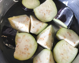 鶏もも肉と茄子ときのこの中華風炒め作り方1写真