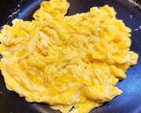 豚ばら肉と豆苗と卵のオイスターソース炒め作り方5写真