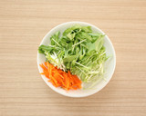 減塩　鶏胸肉と水菜の和え物　塩分0.3g作り方2写真