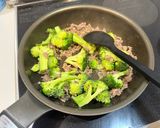 にんにく香る！ブロッコリーと合いびき肉の塩炒め作り方3写真
