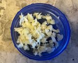 揚げない！鶏もも肉とナッツのピリ辛炒め作り方1写真