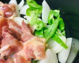 鶏肉＆新玉ネギのバジルバター炒め作り方1写真