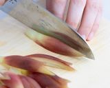 梅の酸味が最高♩ささみと香味野菜の春巻き作り方1写真
