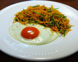 人参とさやえんどうの炒め物　目玉焼き付き作り方5写真