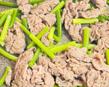 牛肉とにんにくの芽の焼肉のタレ炒め作り方2写真