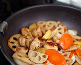 やわらか鶏むね肉とさつまいもの黒酢炒め作り方19写真