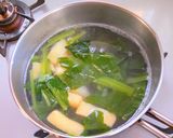 小松菜と油揚げ・じゃがいもの味噌汁作り方2写真