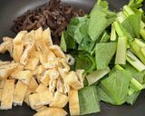 キクラゲと小松菜と油揚げの炒め物作り方4写真