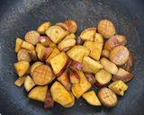 さつまいもとエリンギの旨塩バター炒め作り方4写真