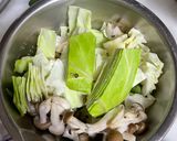 超簡単！具沢山のもつ鍋風（ニンニク醤油）うどん作り方2写真