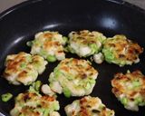 簡単激うま♡鶏むねと枝豆のカリカリ焼き作り方3写真