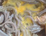 出汁から作った鶏肉と卵の温かい蕎麦作り方9写真