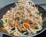 簡単なのに絶品！鰹香るワンパン焼きうどん作り方3写真