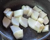 鶏の旨味が◎手羽中と大根の煮物作り方3写真