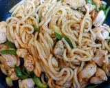 簡単ランチ！鶏肉ピーマンキムチの焼うどん作り方7写真