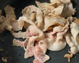 豚三枚肉と蓮根の和風炒め作り方2写真