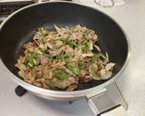 そら豆のさやと豚肉、玉葱のオイスター炒め作り方3写真