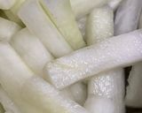 白菜キムチの余り液でカクテキ作り方1写真