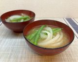 新玉葱とインゲンの味噌汁🧅作り方3写真