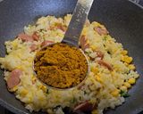粗挽きソーセージ入りカレーチャーハン作り方8写真