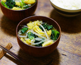 レンジで！もやしと小松菜と油揚げの味噌汁作り方5写真