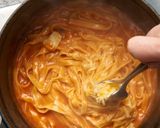 チーズと生パスタで〆る、チリトマトもつ鍋作り方6写真