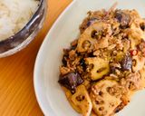 ナスとれんこん、豚ひき肉の甘辛ごま味噌炒め。作り方4写真