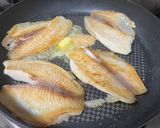 フライパンひとつ☆白身魚のバターソース☆作り方3写真