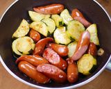 夏野菜とウインナーのトマトチーズ焼き😘🍺作り方3写真
