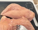 鶏胸肉のキムチ麹焼き作り方1写真